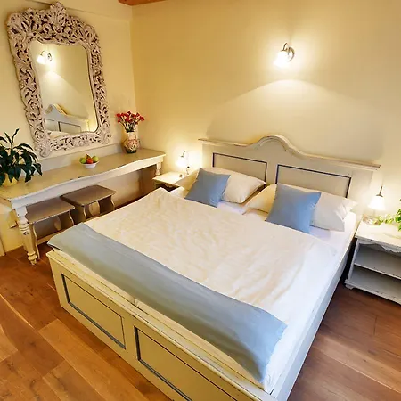 U Kriveho Psa Gæstehus 3*